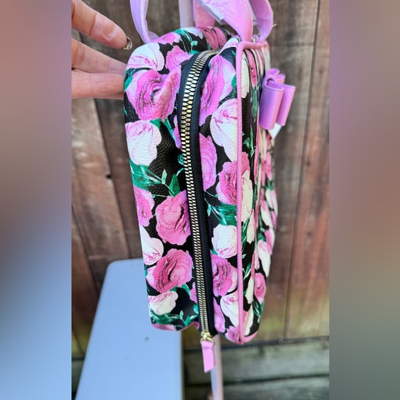Betsey Johnson Roses Bow Cosmetic Weekender - Picture 4 of 9